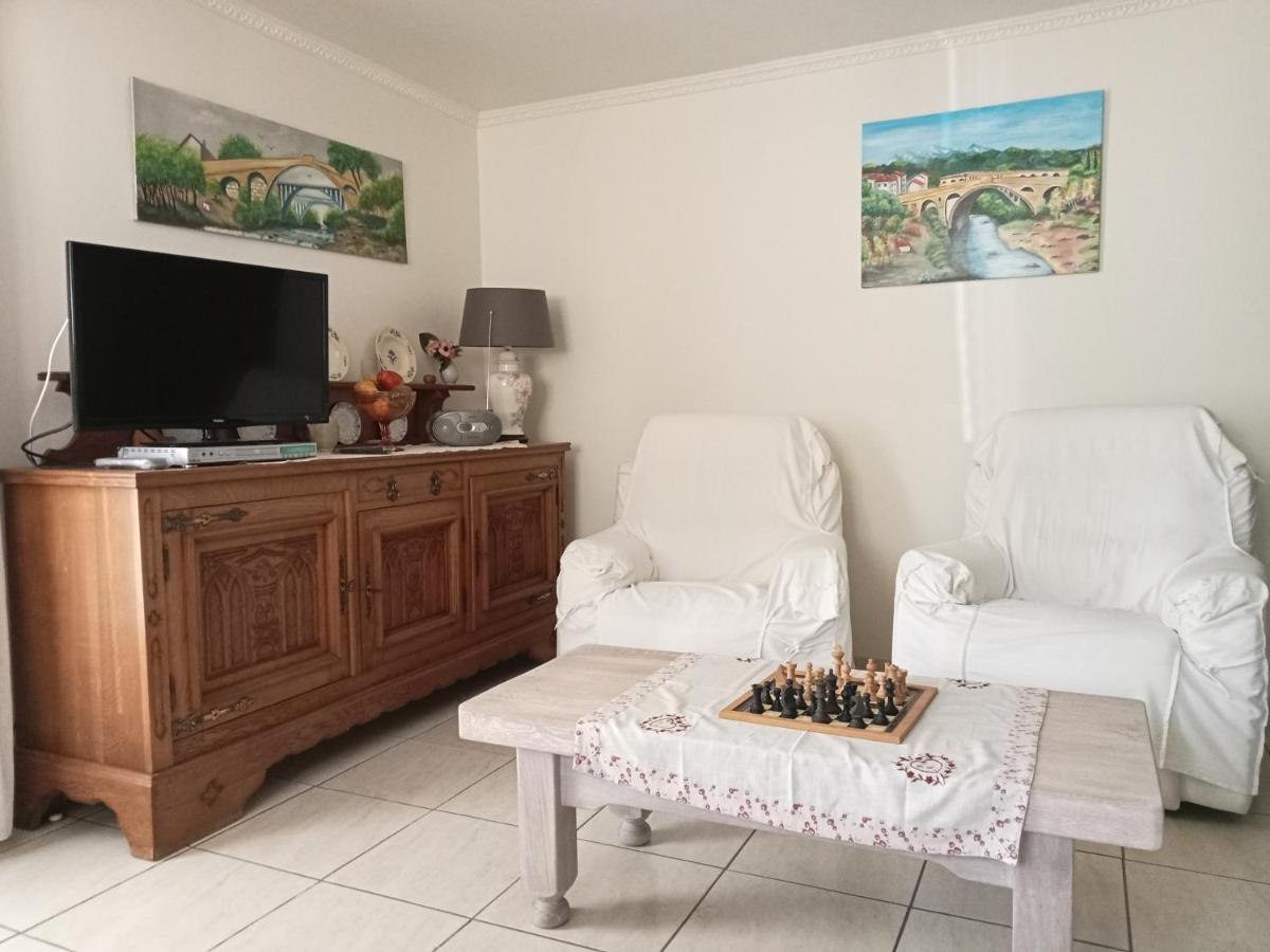 Les papillons en méditerranée Céret Esterno foto